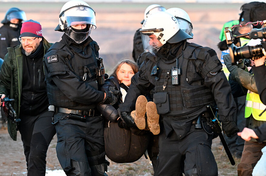 Greta Thunberg es retenida por la policía alemana en la mina en Lützerath