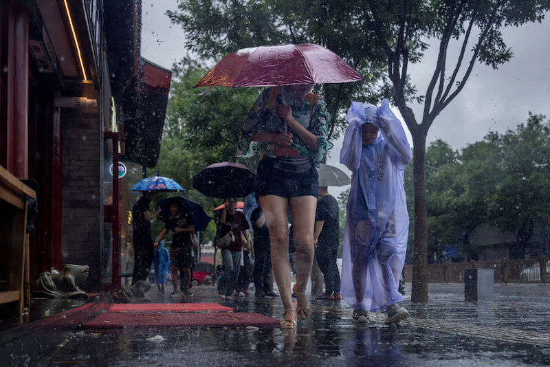 China sufre temperaturas extremas y las peores lluvias en una década