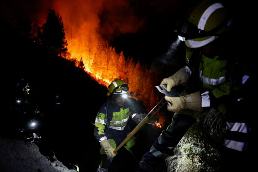 Tenerife y el mayor espacio natural protegido de las Canarias se enfrentan a un incendio forestal sin precedentes