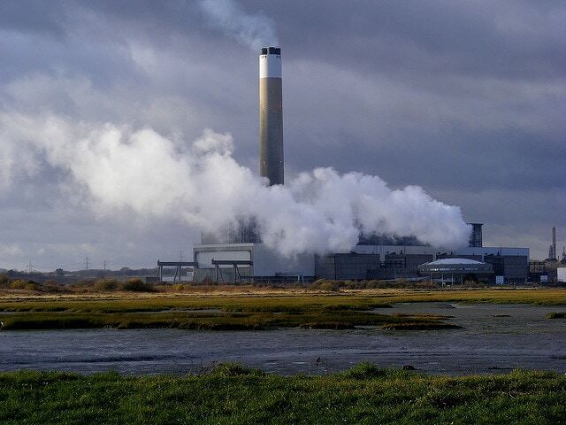 A contracorriente: camino de producir un 110% más de combustibles fósiles de lo necesario para mantener la temperatura en 1,5 °C