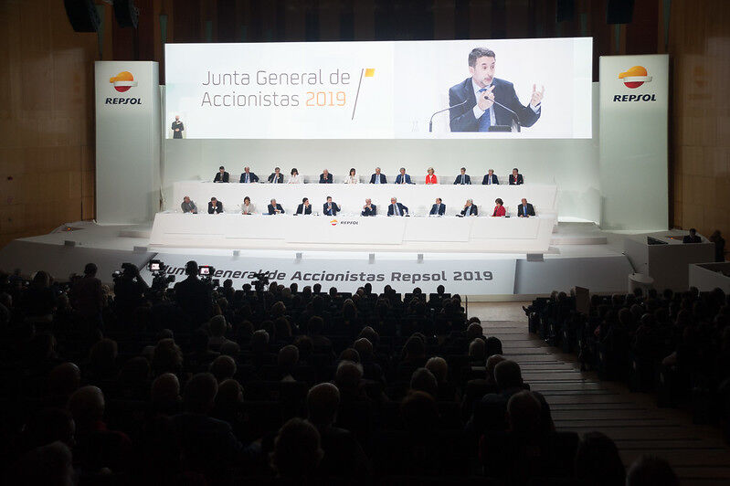 El accionariado de las grandes eléctricas logra beneficios a pesar de la pandemia