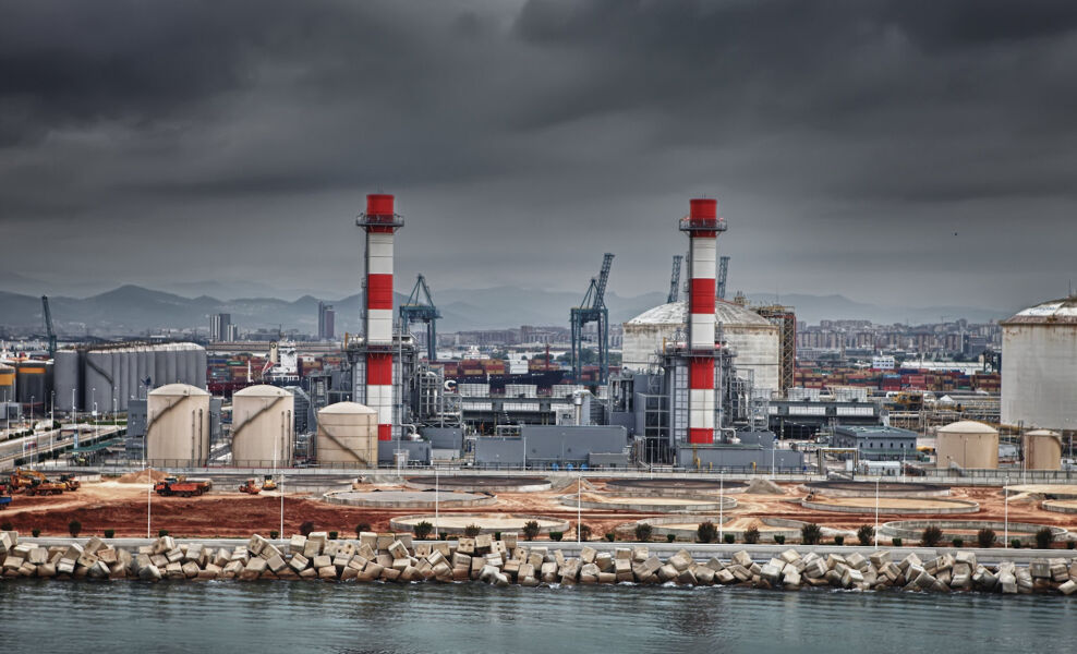 Las eléctricas disparan las emisiones de CO2 en España para vender energía a Francia, entre las noticias que te contamos hoy