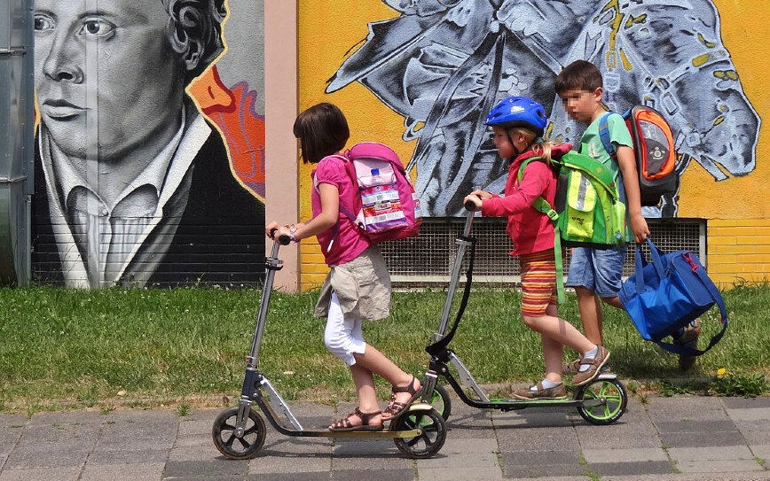 Menos coches y más lejos de los colegios
