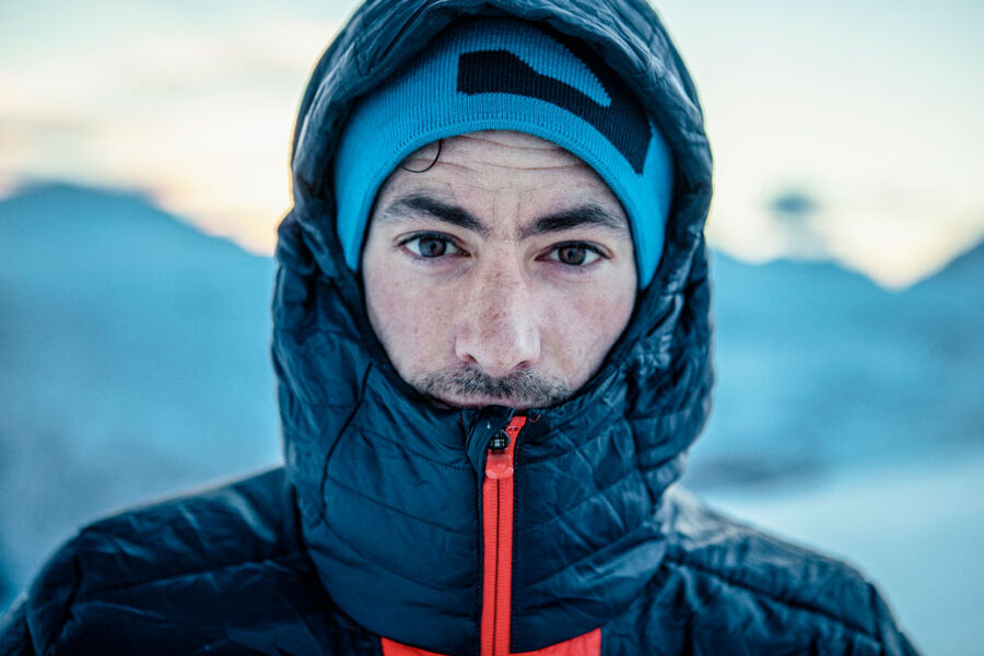 Kilian Jornet: «La mayor  huella de carbono de un atleta son los vuelos»