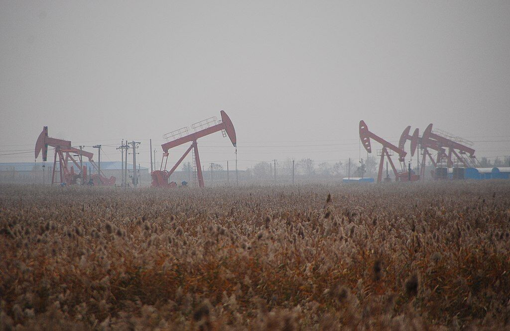 Inversiones contra el futuro: las empresas fósiles continúan explorando yacimientos a pesar de la emergencia climática