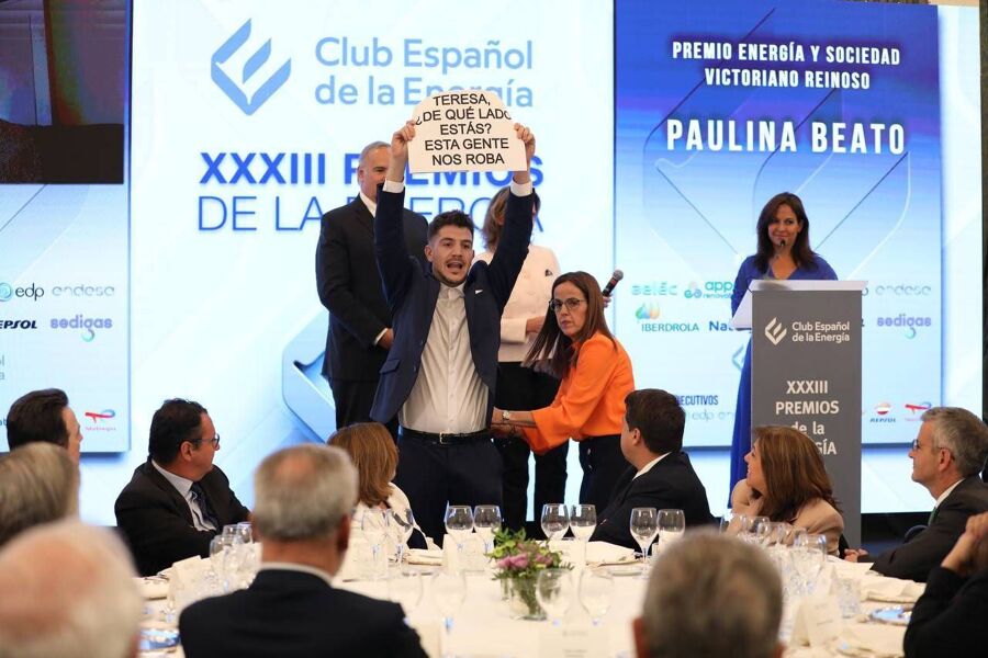 La irrupción de activistas en la gala de los Premios de la Energía, entre las noticias de este jueves