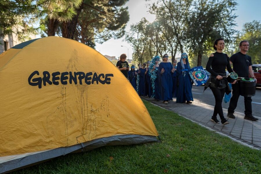 Un jurado condena a Greenpeace a pagar cientos de millones de dólares a la fósil Energy Transfer