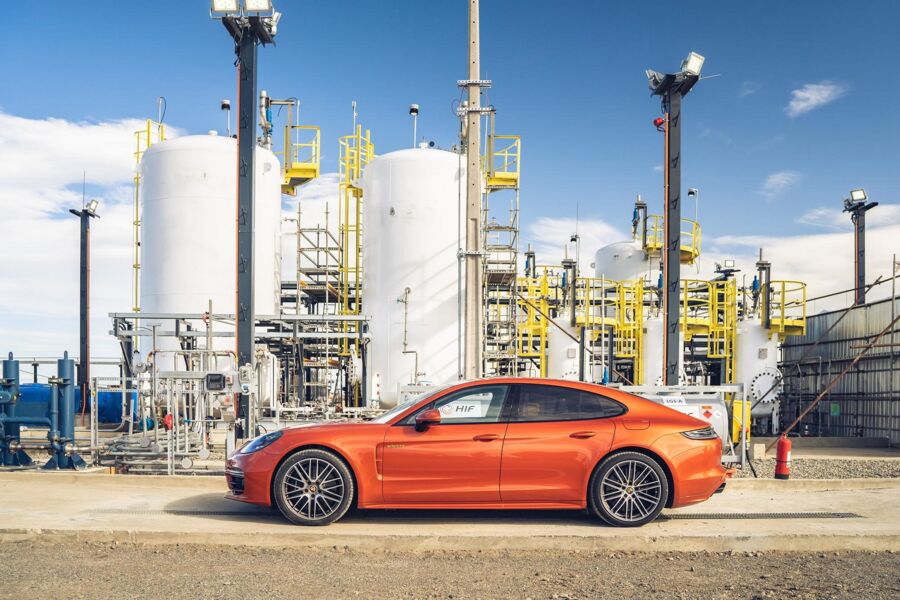 ‘E-fuels’, una solución cara para indultar coches de combustión en la Unión Europea