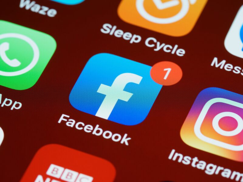 A Facebook ‘le gustan’ los combustibles fósiles (y ‘quiere’ que a ti también)