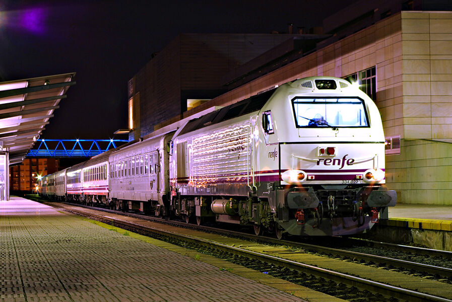 Trenes nocturnos en España: ni existen ni nadie quiere hacer nada para rescatarlos
