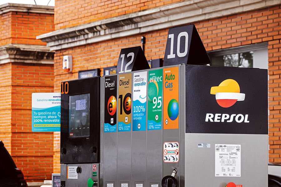 Repsol, entre las 50 empresas que más responsabilidad histórica tienen en el calentamiento global