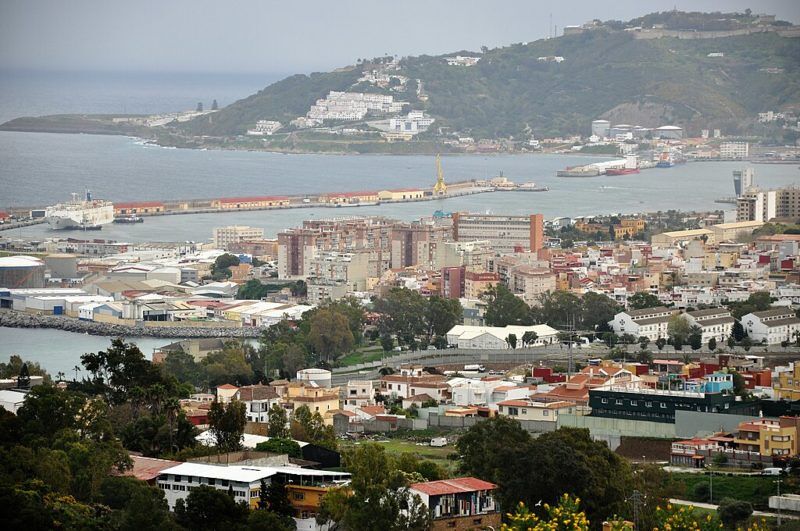 Ceuta sufre el mayor vertido de crudo de su historia