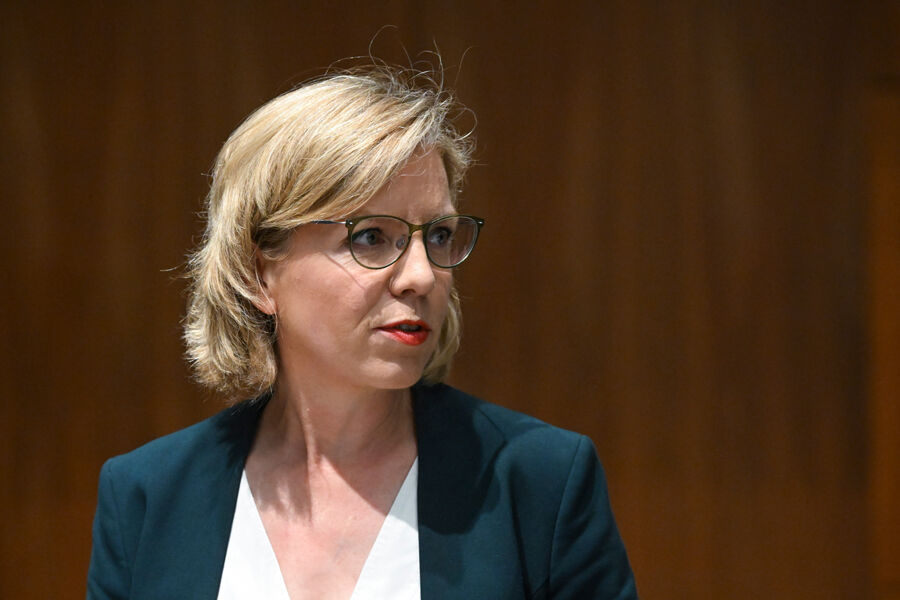 Leonore Gewessler, la activista ambiental con traje de ministra que salvó la Ley de Restauración de la Naturaleza