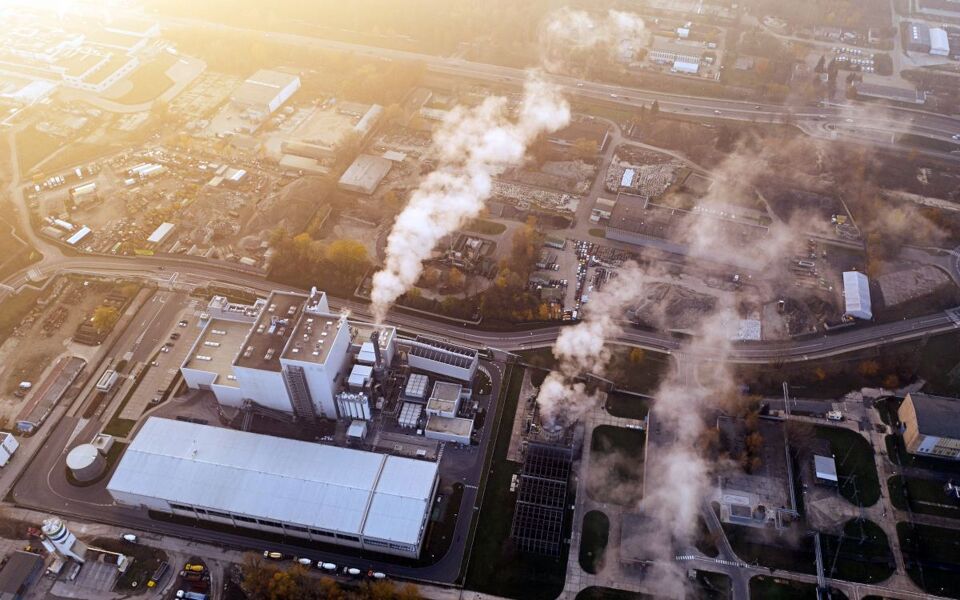 Decenas de ONG piden a los gobiernos y a las empresas que dejen de invertir en los mercados de carbono
