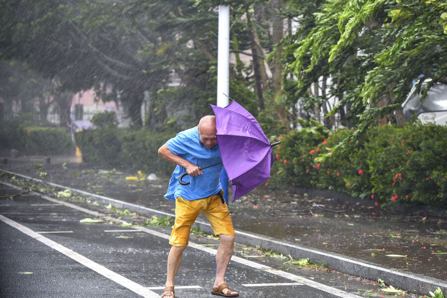 El tifón Yagi azota la isla de Hainan, en el sur de China