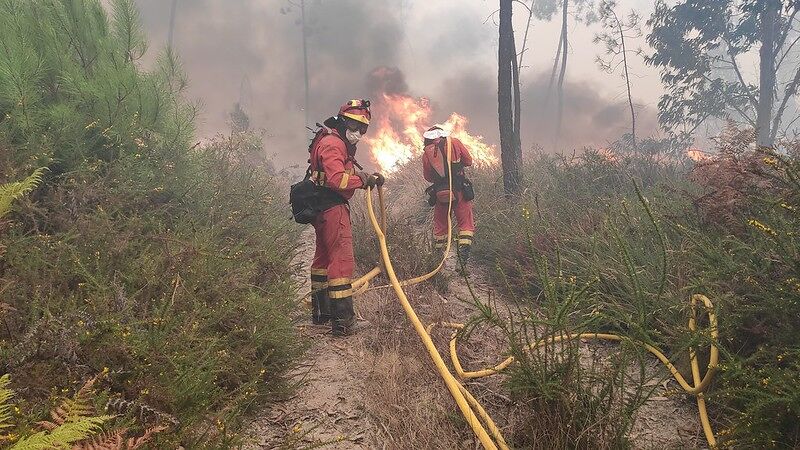 Más de un centenar de incendios activos en Portugal