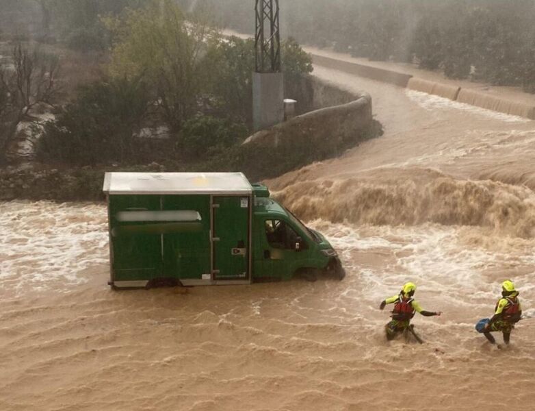 Al menos 13 personas muertas y varias desaparecidas en el peor día de la DANA