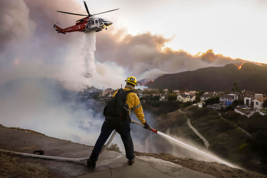 Los Ángeles declara el estado de emergencia a causa de varios incendios sin control