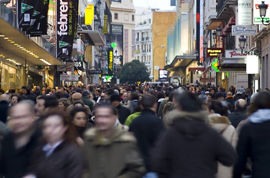 España supera los 49 millones de habitantes