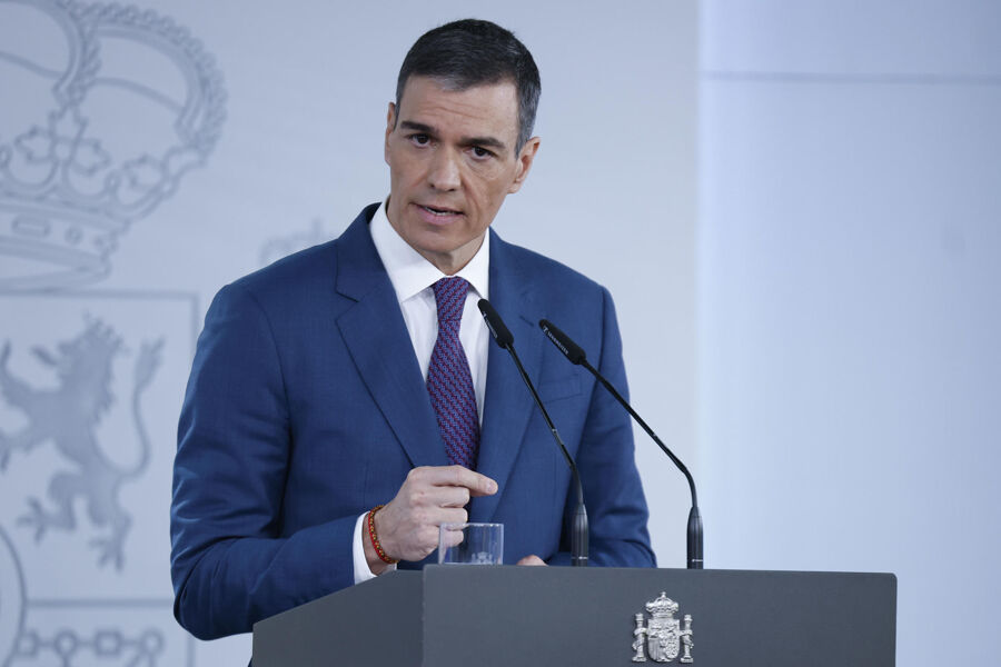 Sánchez señala que «no hubo un problema de exceso de renovables» y que las nucleares, «lejos de ser una solución, han sido un problema»