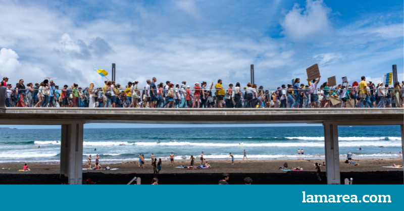 Canarias se pronuncia en una manifestación histórica: ”Las islas no viven del turismo, el turismo vive de ellas”