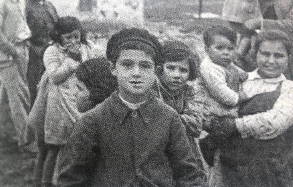 Varios niños en Málaga. EN EL FRENTE / GERDA GREPP